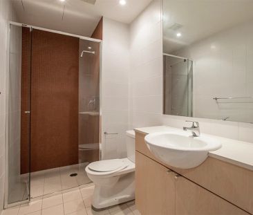 Stylish One Bedroom in Prime Location - Photo 6