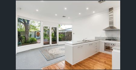 Charming Maisonette in Iconic Location! - Photo 3