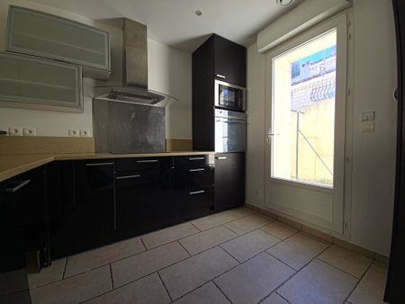 Location Maison 4 pièces 82m² MARSEILLE 11ème - Photo 5
