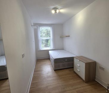 3 bedroom terraced house to rent - Photo 4