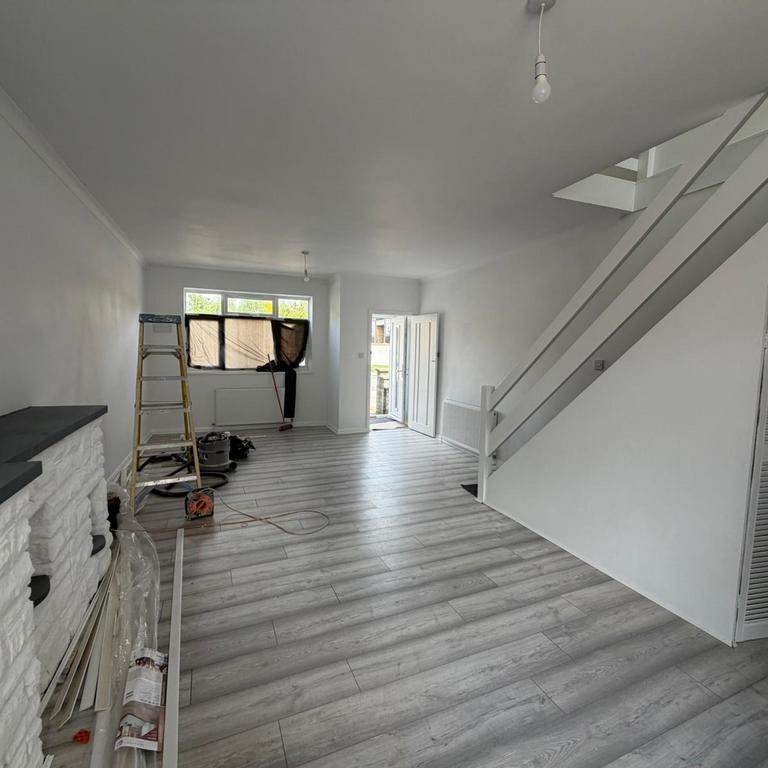 4 bedroom semi-detached house to rent - Photo 1