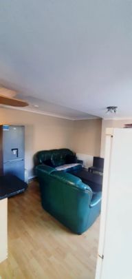 4 Bedroom, 1 Bathroom - Photo 1