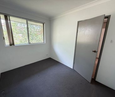 NEAT & COMFORTABLE APARTMENT IN THE HEART OF PENRITH - Photo 5