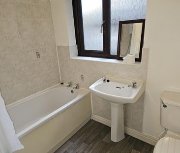 2 bedroom semi-detached house to rent - Photo 4