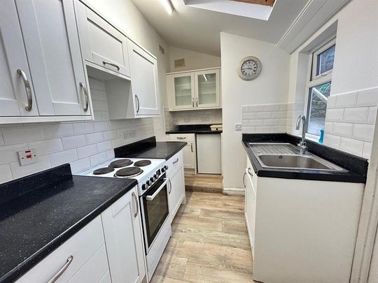 3 bedroom terraced house to rent - Photo 1