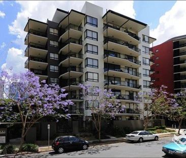 Modern Apartment with Oversized Balcony & Versatile Study/Second Be... - Photo 2