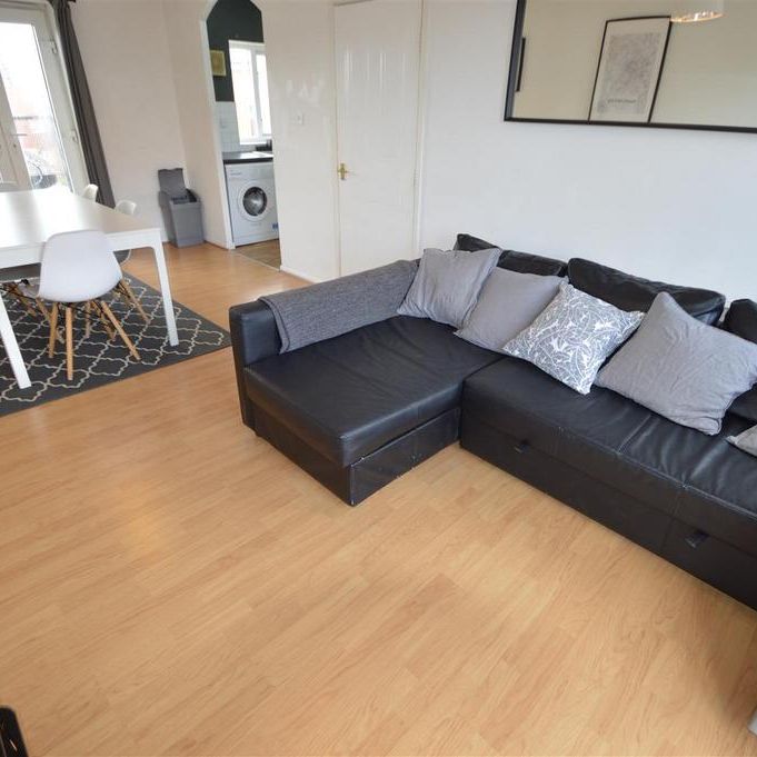 3 bedroom flat to rent - Photo 1