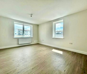 Victoria Road, Farnborough, Hampshire, GU14 - Photo 1