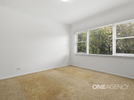 APPEALING 3-BEDROOM HOME WITH COMFORTABLE FEATURES IN ALBION PARK - Photo 2