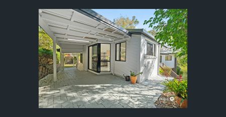 Light-Filled Retreat with Modern Style and Leafy Surroundings - Photo 4