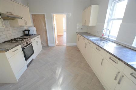 3 bedroom end of terrace house to rent - Photo 4
