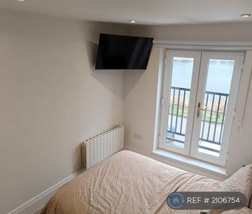 1 bedroom in a house share to rent - Photo 3