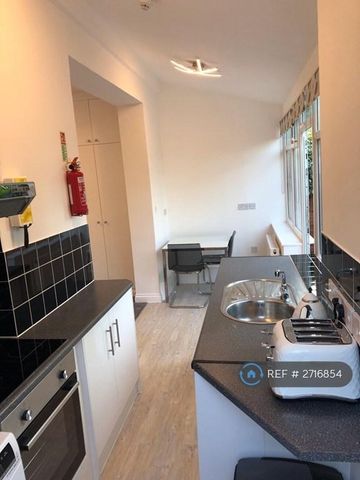 Studio to rent - Photo 4