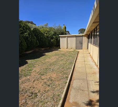 14 Gamblin Way, Parmelia, WA 6167 - Photo 3