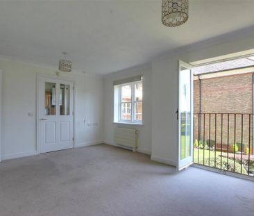 2 bedroom retirement property to rent - Photo 2