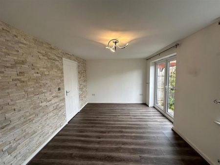 4 bedroom semi-detached house to rent - Photo 5