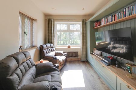 5 bedroom detached house to rent - Photo 2