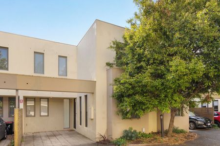 Renovated Luxury Townhouse and Leafy Seclusion in the Heart of Richmond - Photo 5