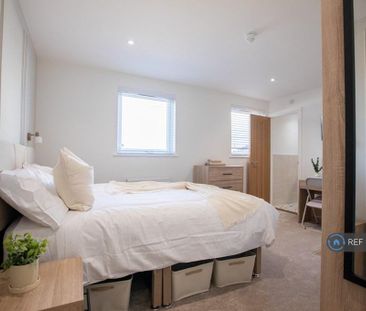 1 bedroom in a house share to rent - Photo 3