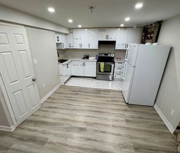 For Lease - 92 Evalene Court, Brampton, Ontario - Photo 2