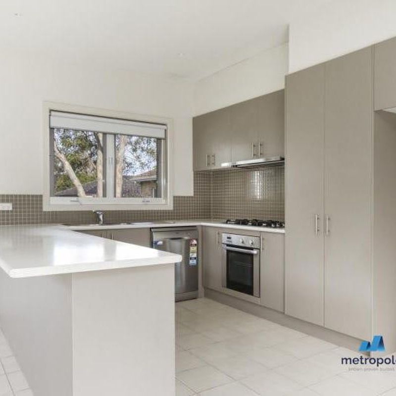 2/268 Lawrence Road, MOUNT WAVERLEY, VIC - Photo 1