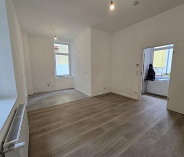 Erstbezug nach Grundsanierung! Moderne, zentrale 2-Zi.-Wohnung - Photo 1