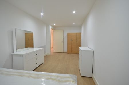1 Bed Flat, Westferry Road, E14 - Photo 3