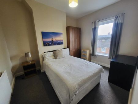 1 bedroom in a house share to rent - Photo 3