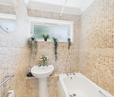 3 bedroom flat to rent - Photo 6