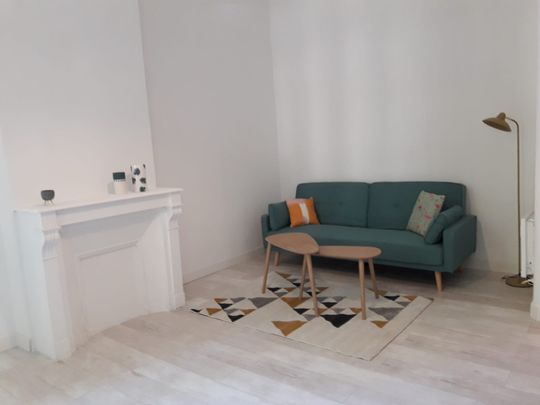 Location Appartement 2 pièces 56m² MARSEILLE 7ème - Photo 1