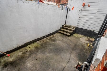 4 Bedroom House - Photo 5