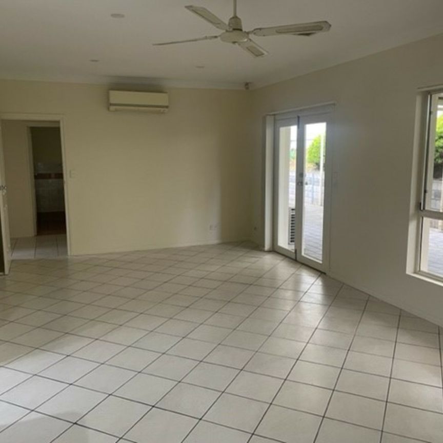 2/4 Janet Street, Campbelltown - Photo 1