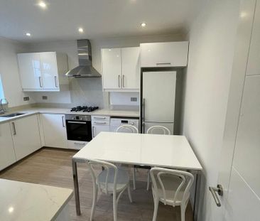 3 bedroom flat to rent - Photo 1
