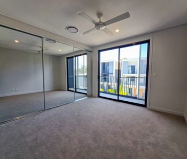 Modern Townhouse in the Heart of Edmondson Park - Photo 5