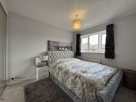 4 bedroom semi-detached house to rent - Photo 5