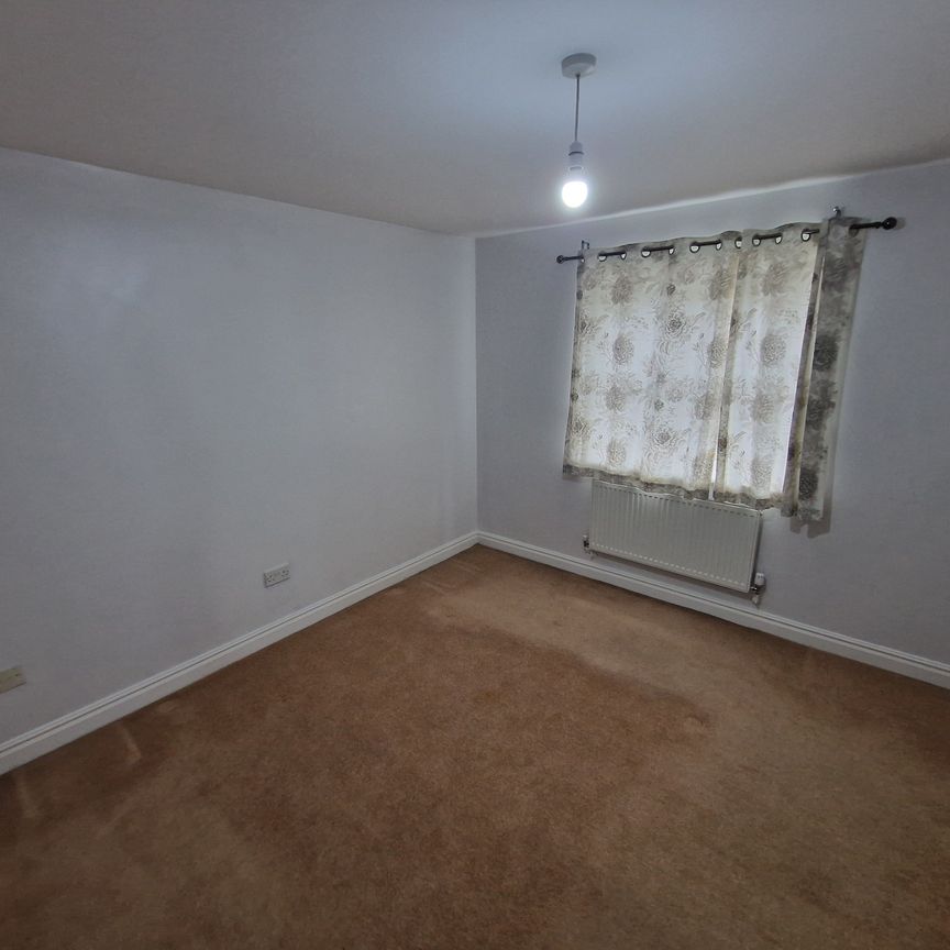 Bowness Grove, Willenhall, WV12 - Photo 1