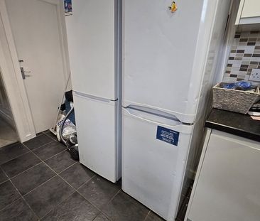 Room in a Shared House, Headingley Avenue, LS6 - Photo 3