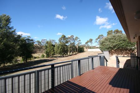 Charming 2-Bedroom Townhouse in Queanbeyan - Photo 3