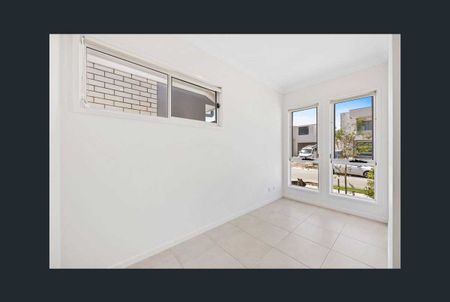 Brand New Contemporary Family Home - Photo 3