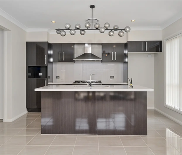 Premium Family Home - Ideal Location, Modern Features !! - Photo 2