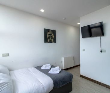 Borough Road - Photo 5