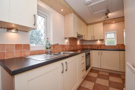 2 bedroom semi-detached house to rent - Photo 3