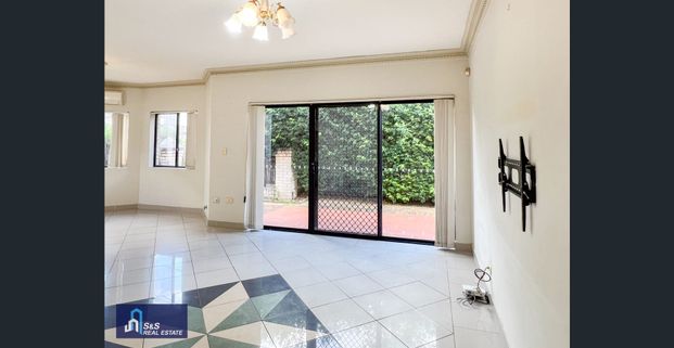 3 bedrooms Townhouse - Photo 1