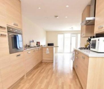 1 bedroom in a house share to rent - Photo 2