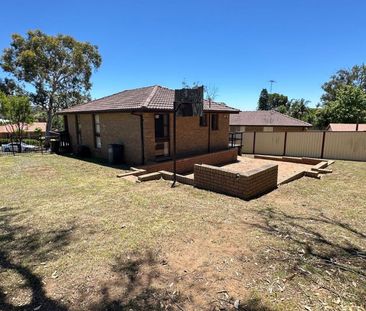 Spacious 3 Bedroom Home with Pet Friendly Yard !!! - Photo 4