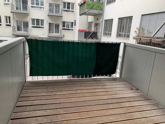 1140! Helle 2-Zimmer Wohnung mit Balkon und Tiefgaragenplatz ab Juni 25! - Photo 1