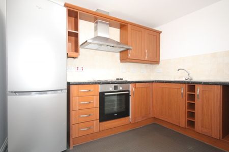 Tudor Way, Knaphill, Woking - Photo 4