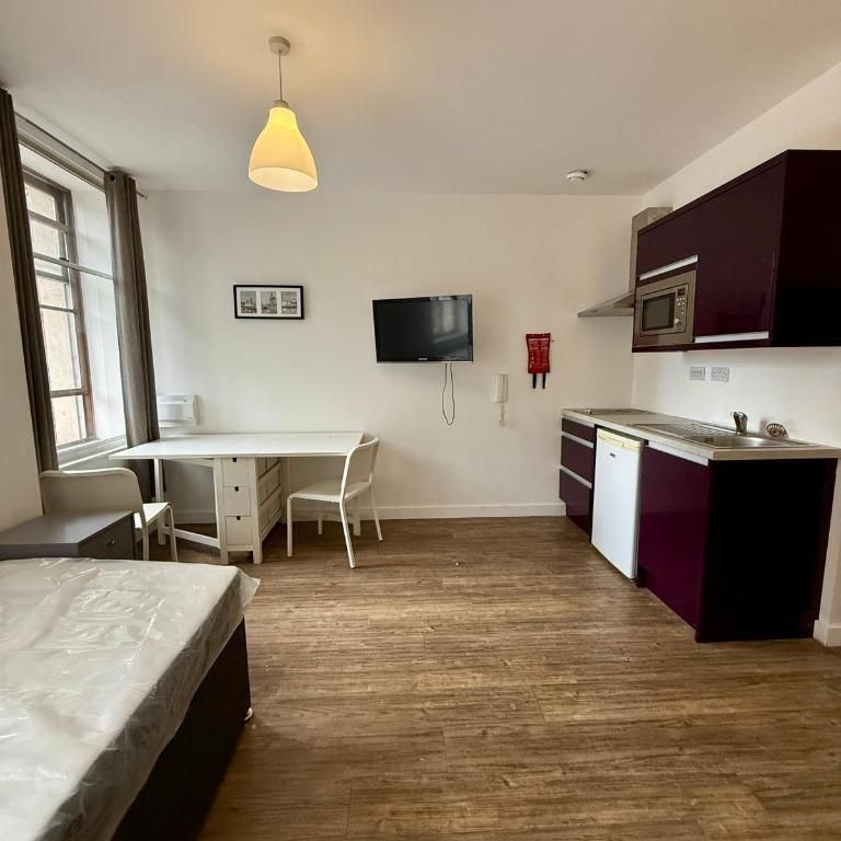 Studio to rent - Photo 1
