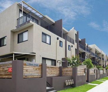 Modern & Spacious Townhouse in a Convenient Location - Photo 3
