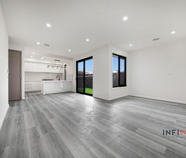 Brand New Elegant Home in Tarneit – Luxury, Space & Convenience - Photo 1